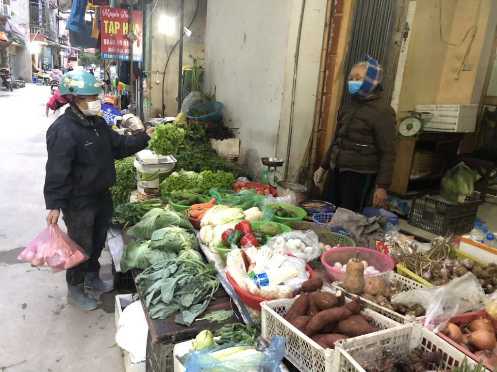 Hưng Yên - Nguồn cung khan hiếm đẩy giá rau xanh tăng mạnh
