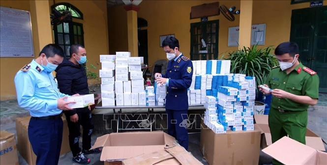 Hưng Yên: Thu giữ lô hàng sinh phẩm xét nghiệm và thuốc kháng COVID-19 nhập lậu